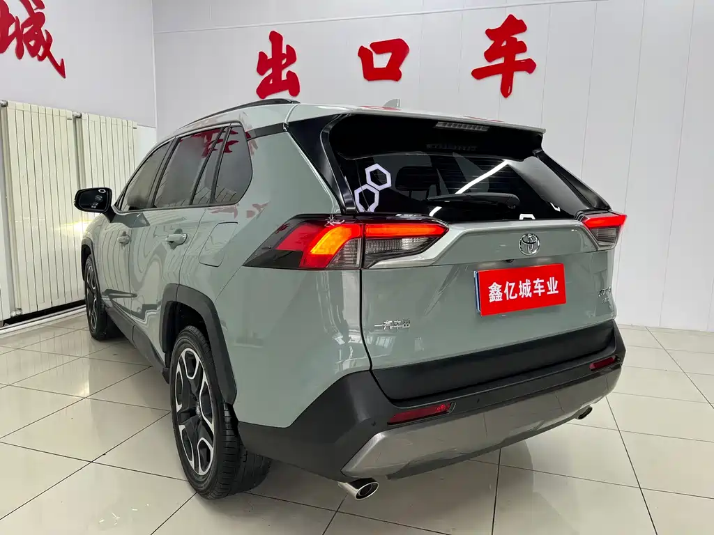 Toyota RAV4 — фото 6