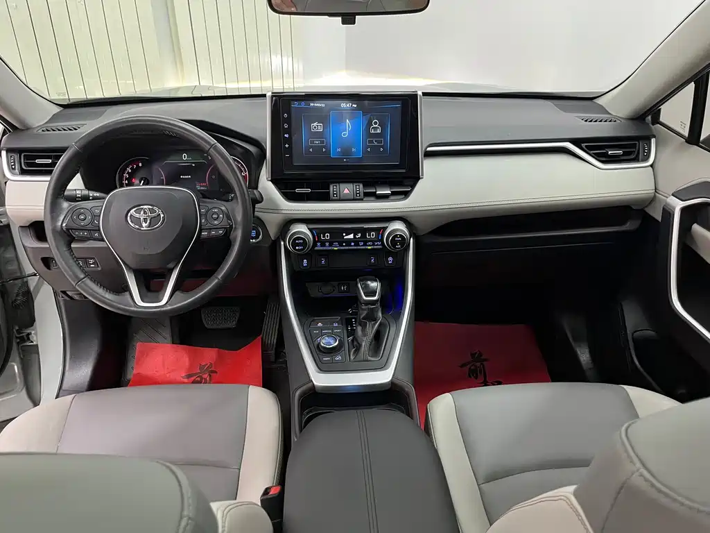 Toyota RAV4 — фото 10