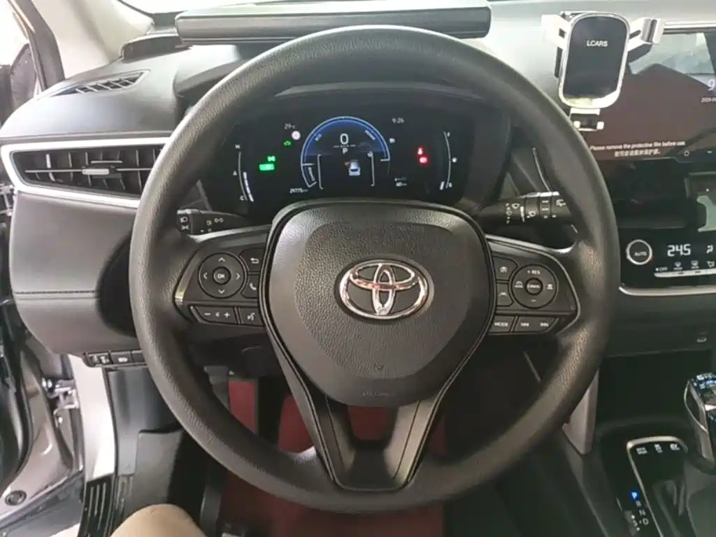 Toyota Corolla Cross — фото 11