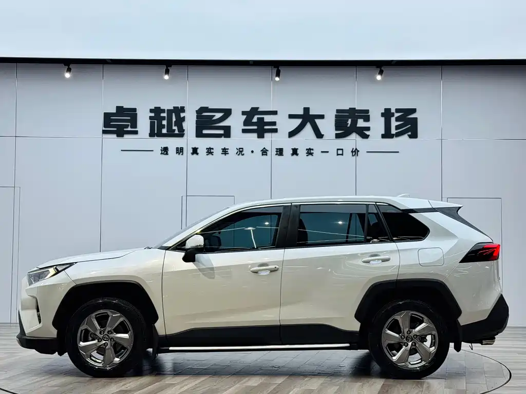 Toyota RAV4 — фото 4
