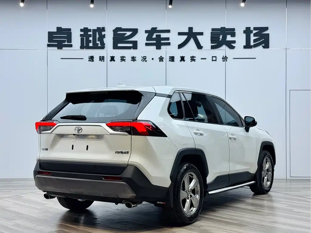 Toyota RAV4 — фото 7
