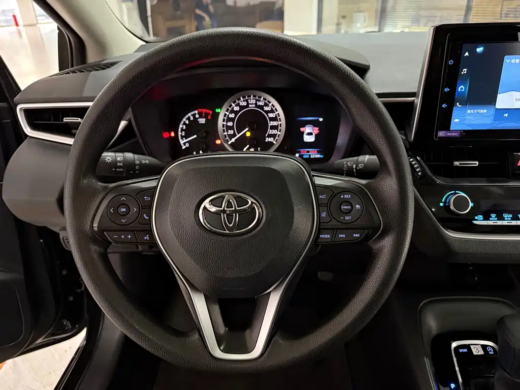 Toyota Corolla — фото 13