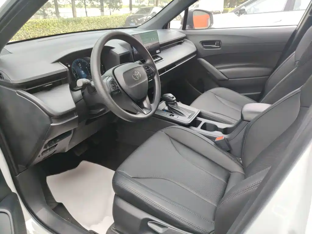 Toyota Corolla Cross — фото 14