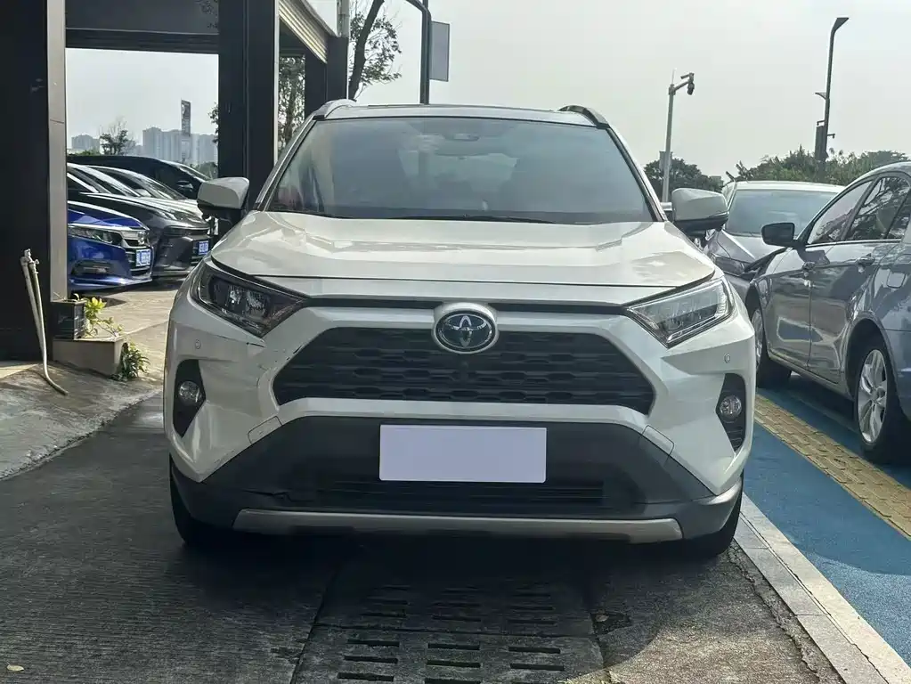 Toyota RAV4 — фото 2
