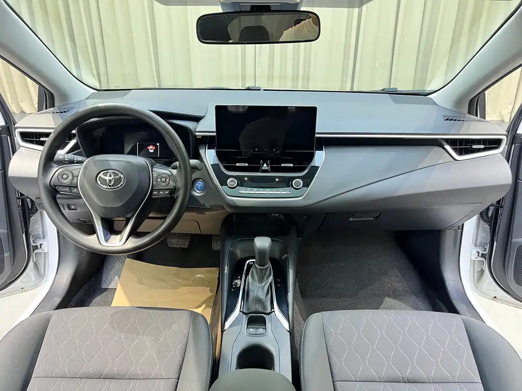Toyota Corolla — фото 14
