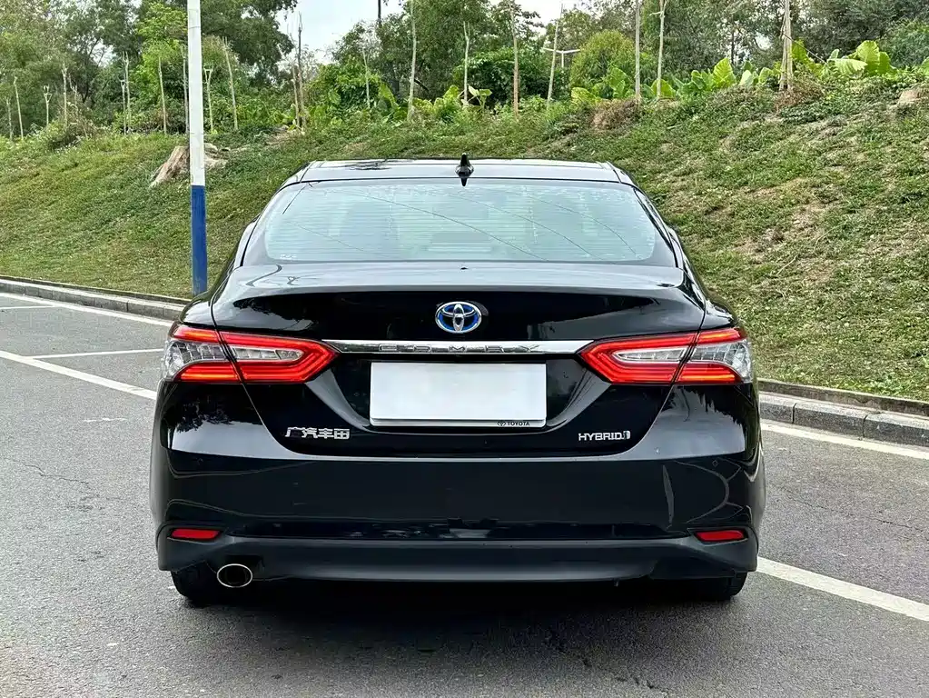 Toyota Camry — фото 6