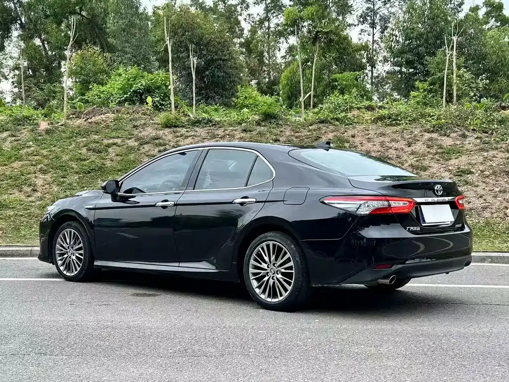 Toyota Camry — фото 7