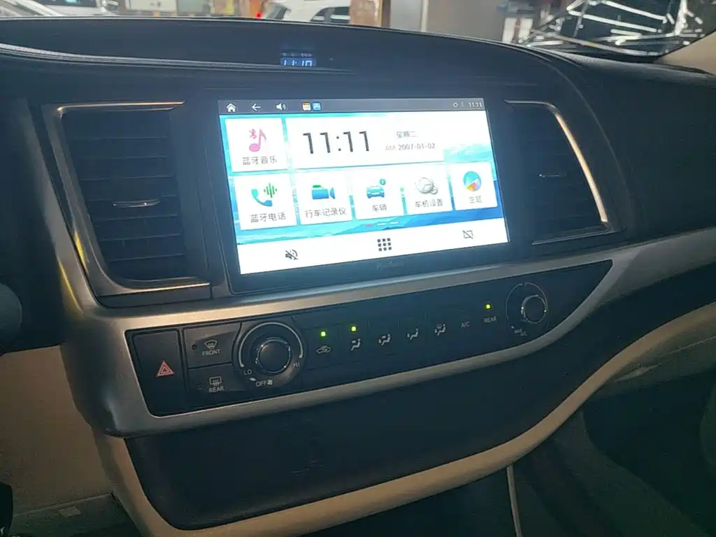 Toyota Highlander — фото 13
