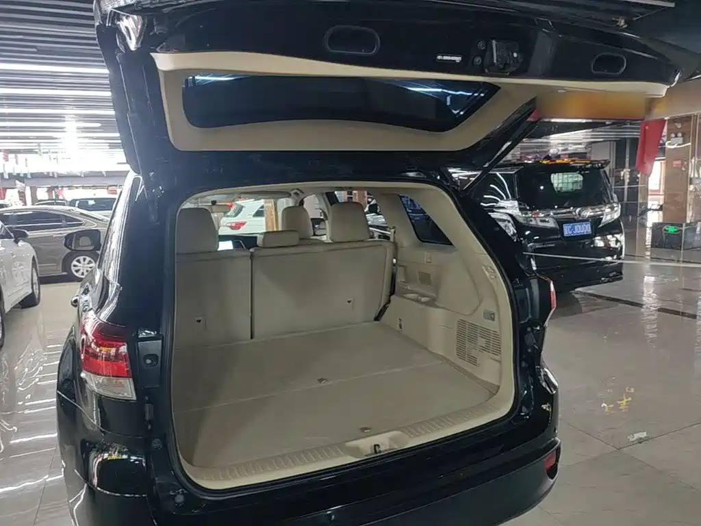 Toyota Highlander — фото 19