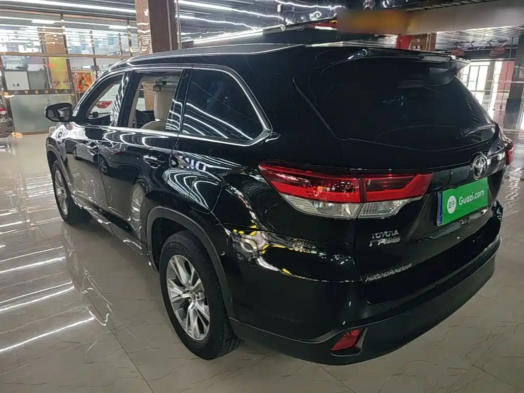 Toyota Highlander — фото 5