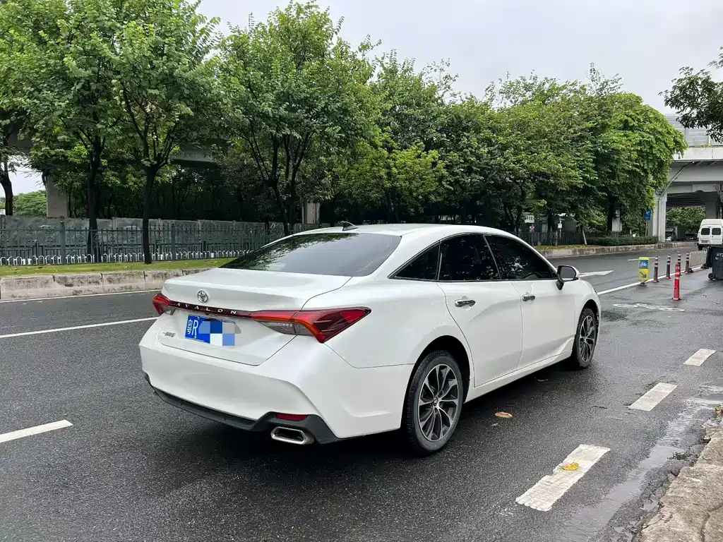 Toyota Avalon — фото 4