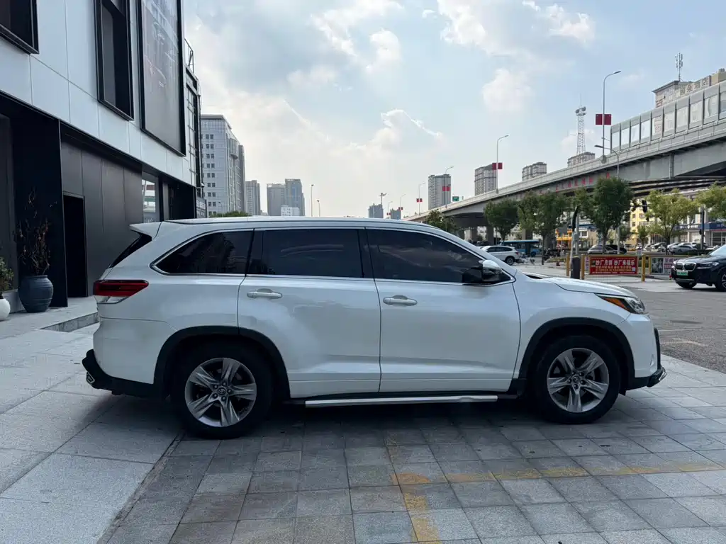 Toyota Highlander — фото 4