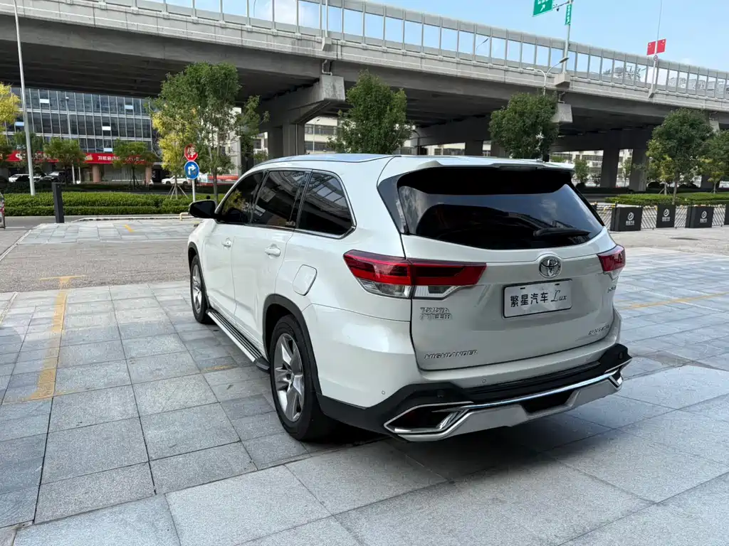 Toyota Highlander — фото 7