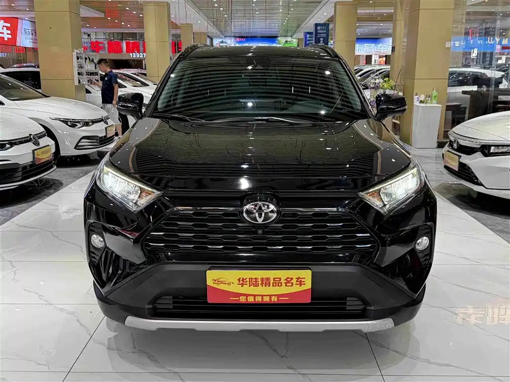 Toyota RAV4 — фото 2