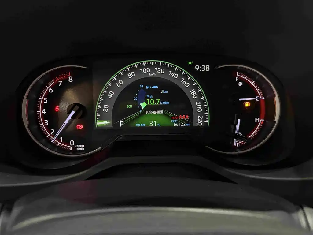Toyota RAV4 — фото 19