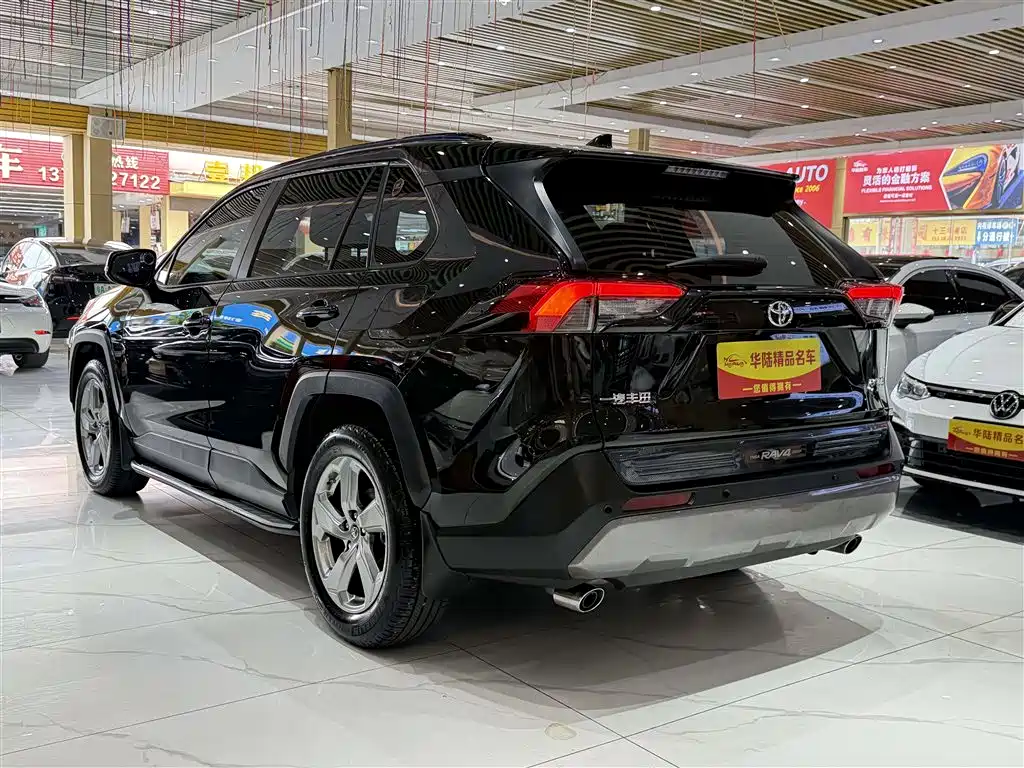 Toyota RAV4 — фото 4