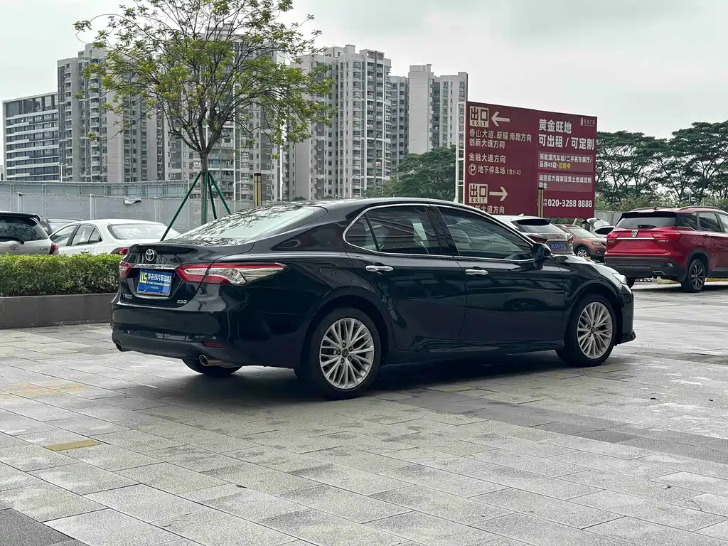 Toyota Camry — фото 4