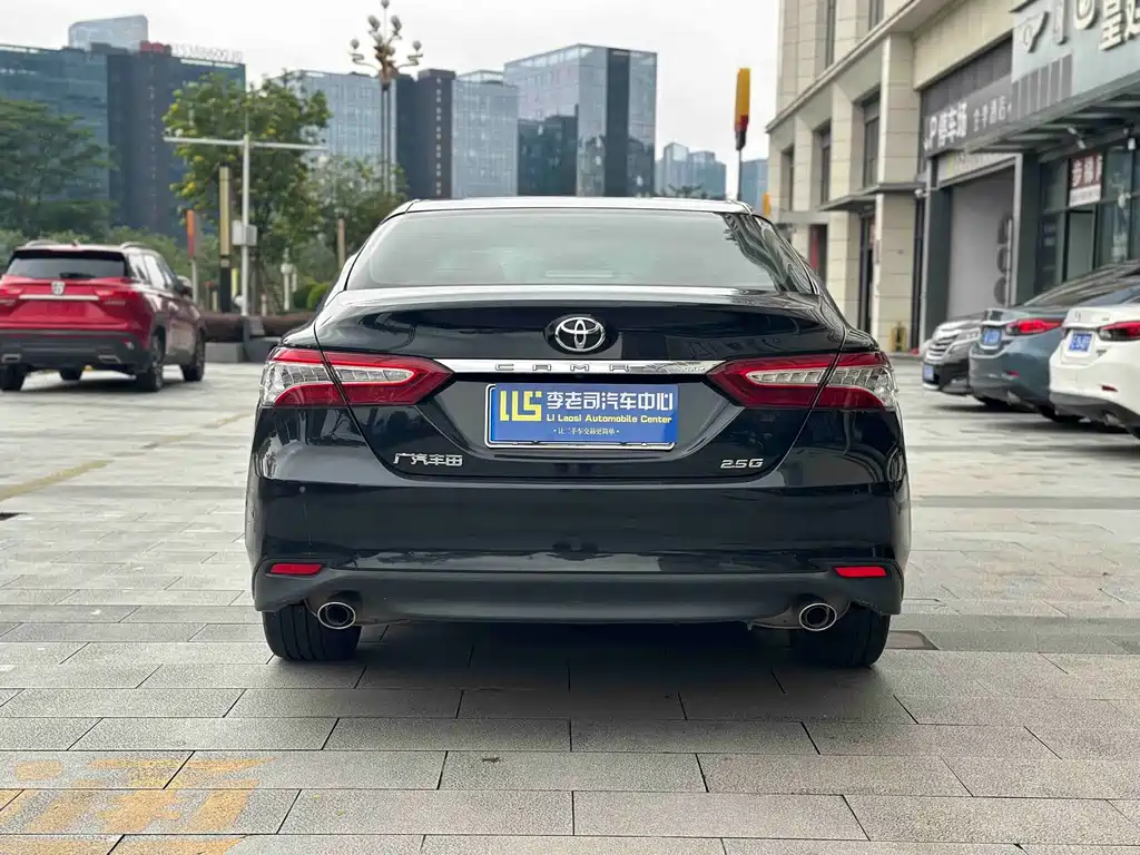 Toyota Camry — фото 5