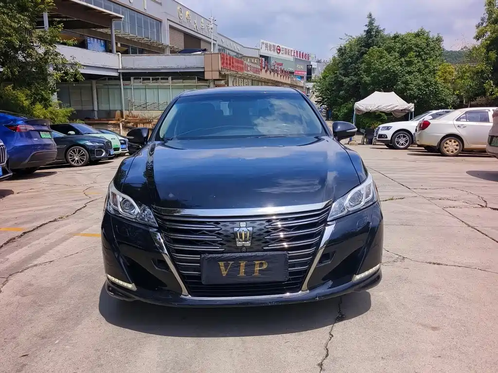 Toyota Crown — фото 2