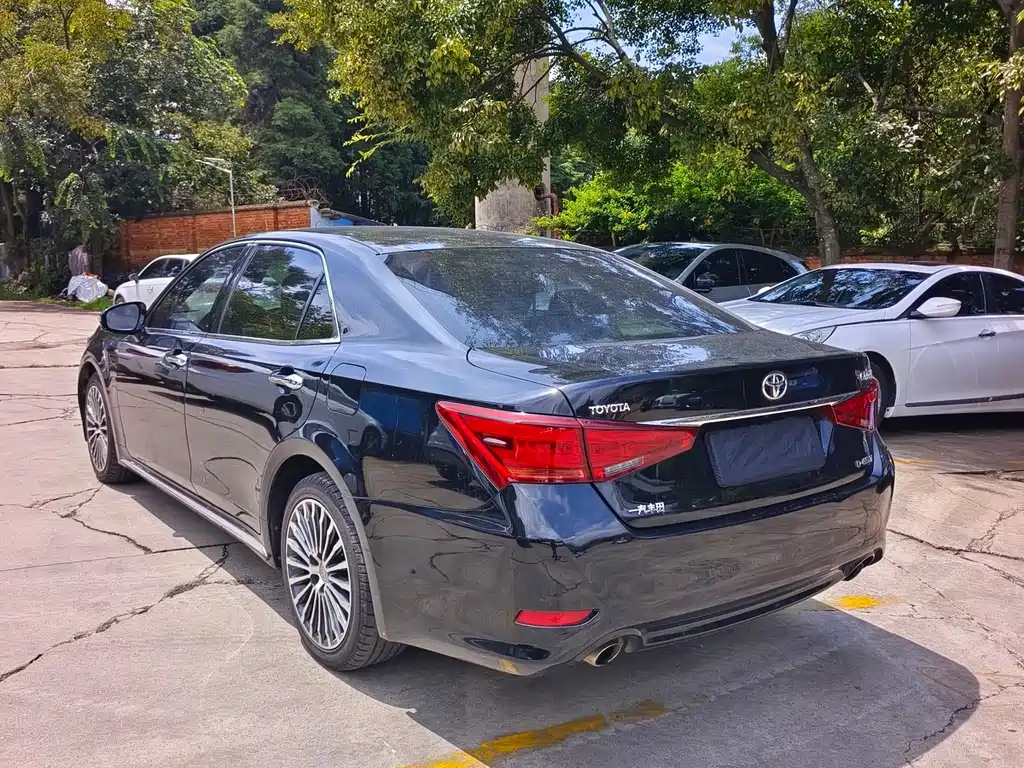 Toyota Crown — фото 9