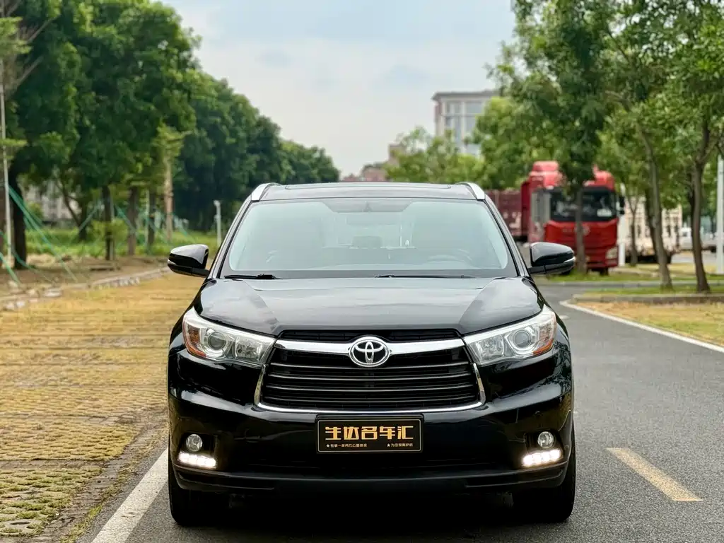 Toyota Highlander — фото 2