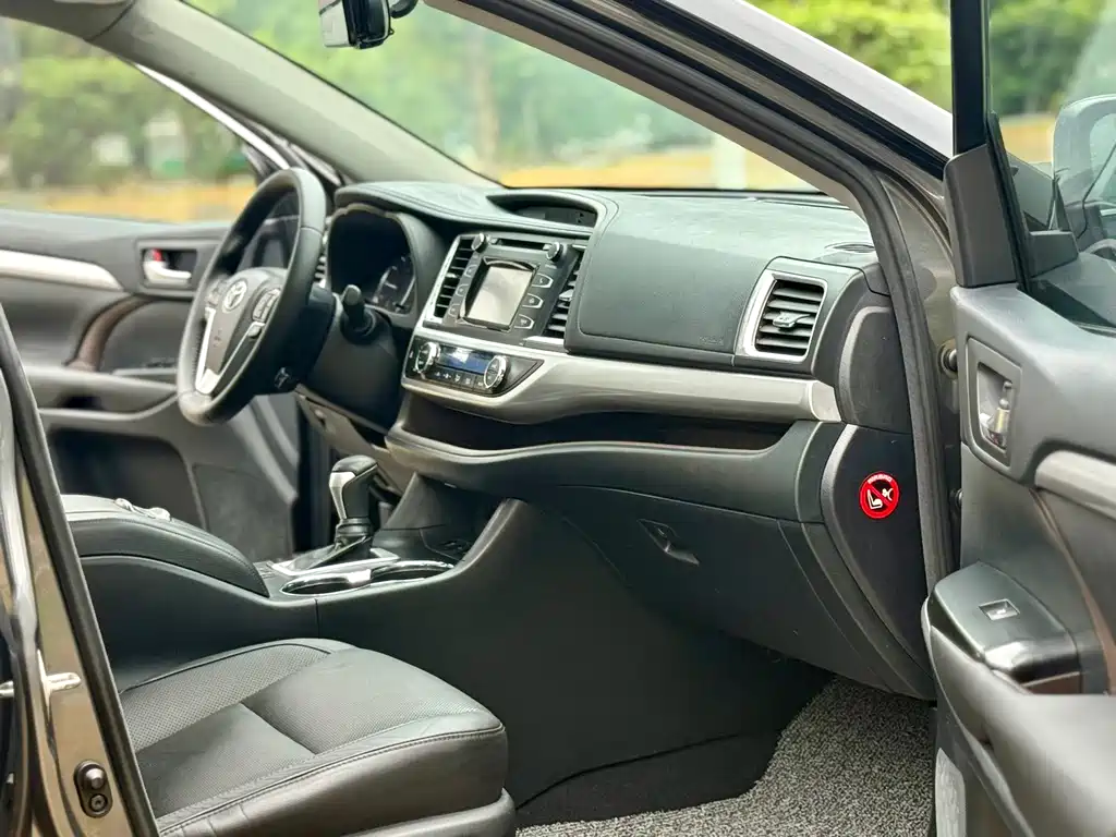 Toyota Highlander — фото 14
