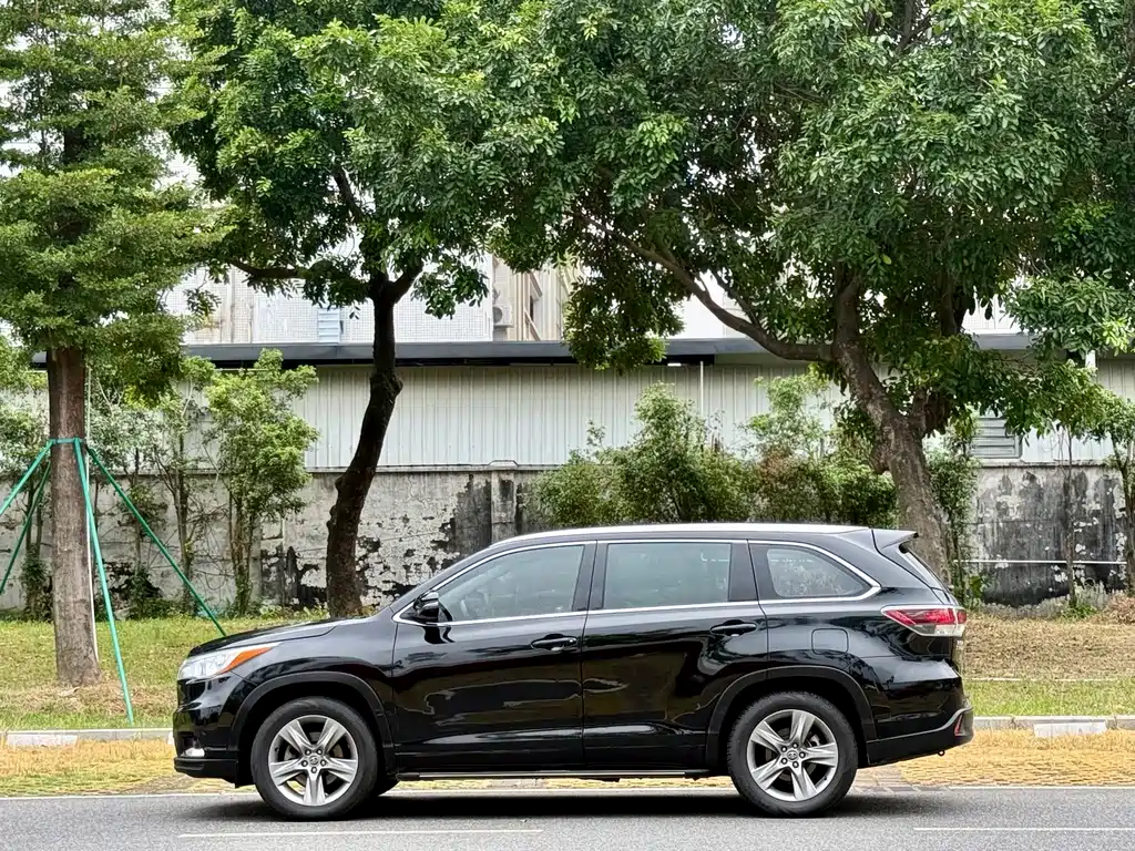 Toyota Highlander — фото 5