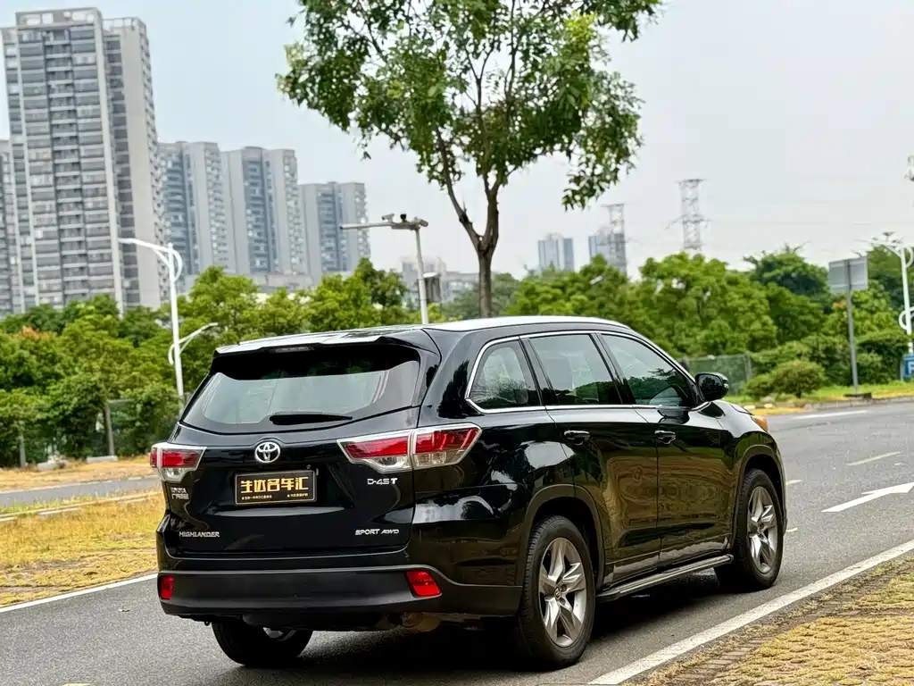 Toyota Highlander — фото 7