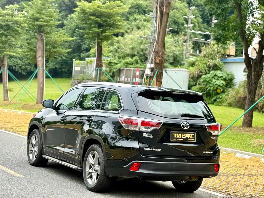 Toyota Highlander — фото 8