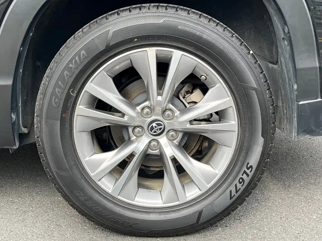 Toyota Highlander — фото 14