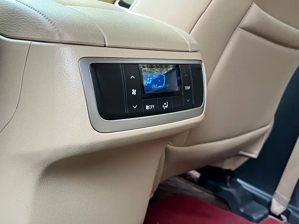 Toyota Highlander — фото 15