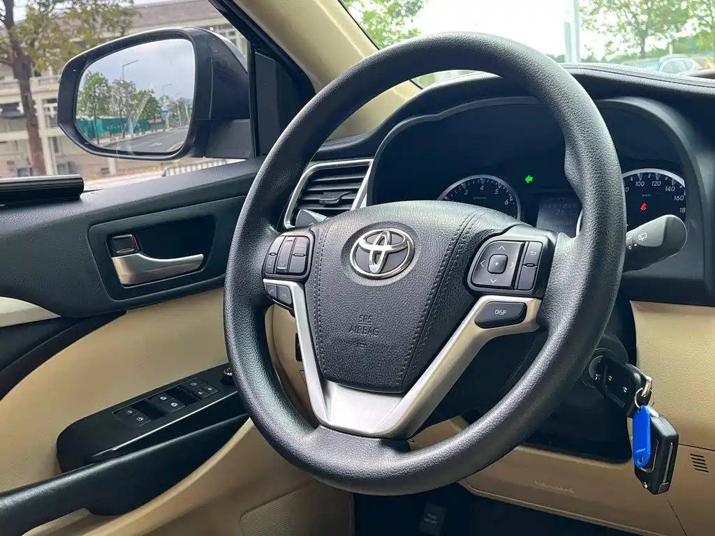 Toyota Highlander — фото 17