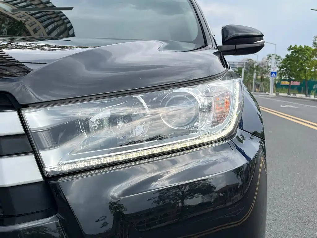 Toyota Highlander — фото 18
