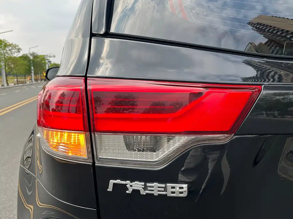 Toyota Highlander — фото 19