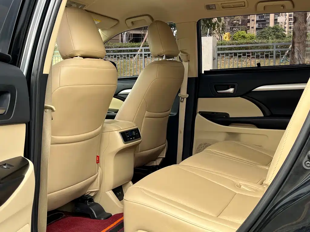 Toyota Highlander — фото 20