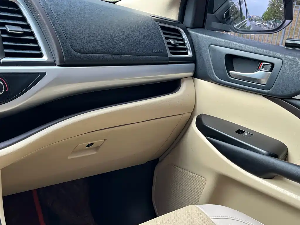 Toyota Highlander — фото 21
