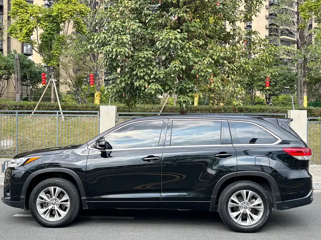 Toyota Highlander — фото 4