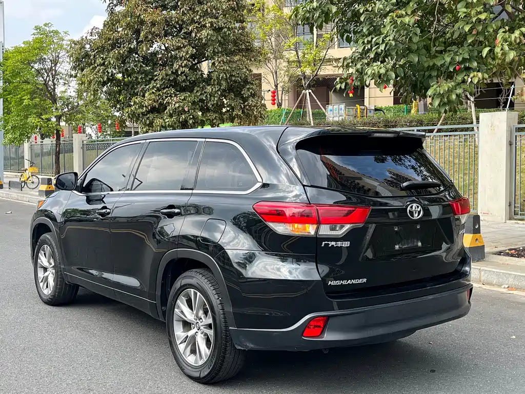 Toyota Highlander — фото 5