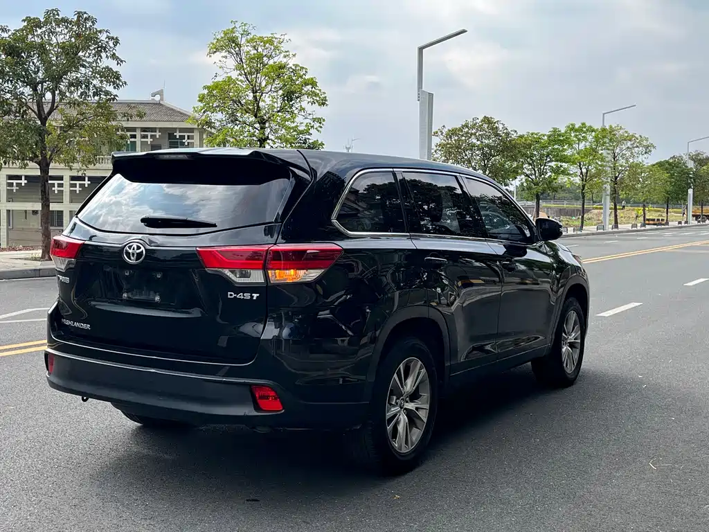 Toyota Highlander — фото 7