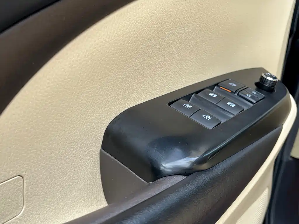 Toyota Highlander — фото 10