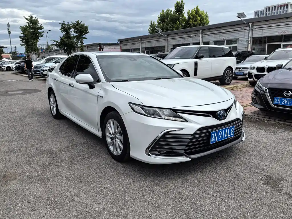 Toyota Camry — фото 3