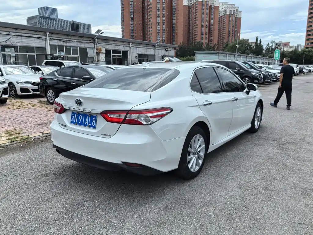 Toyota Camry — фото 4