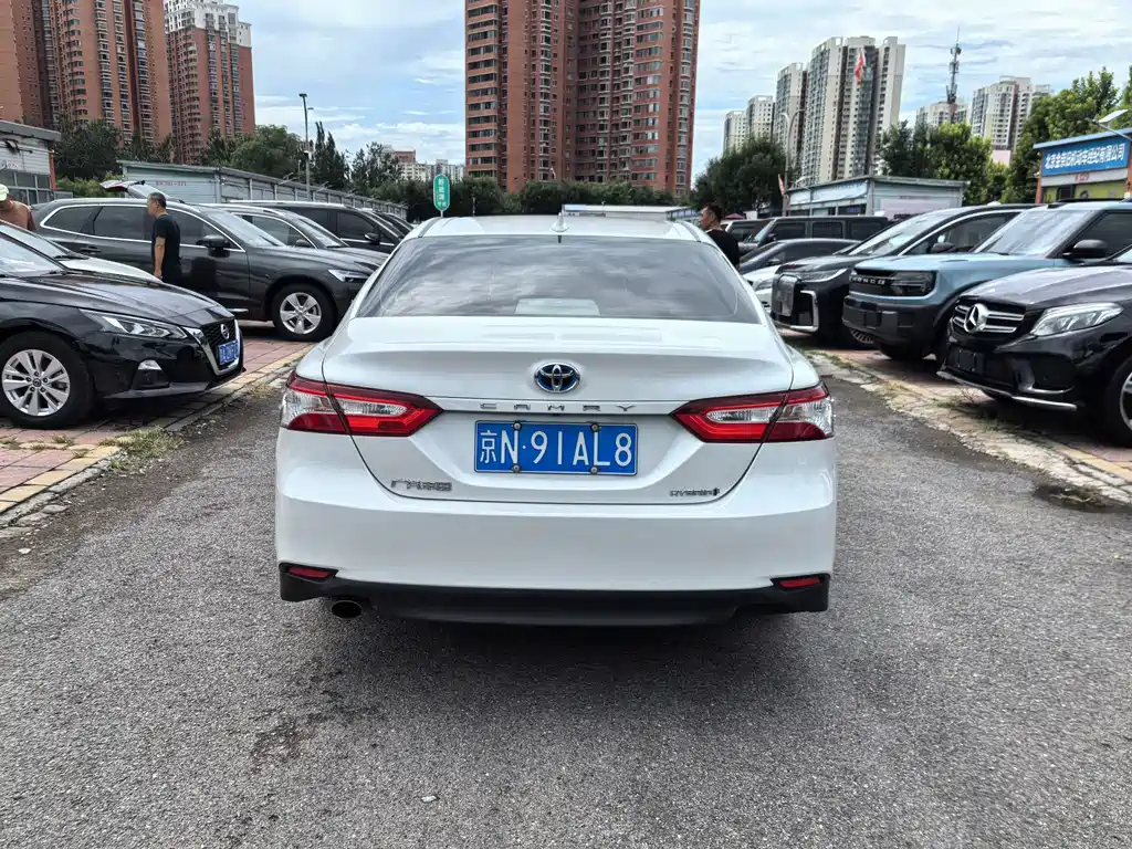 Toyota Camry — фото 5