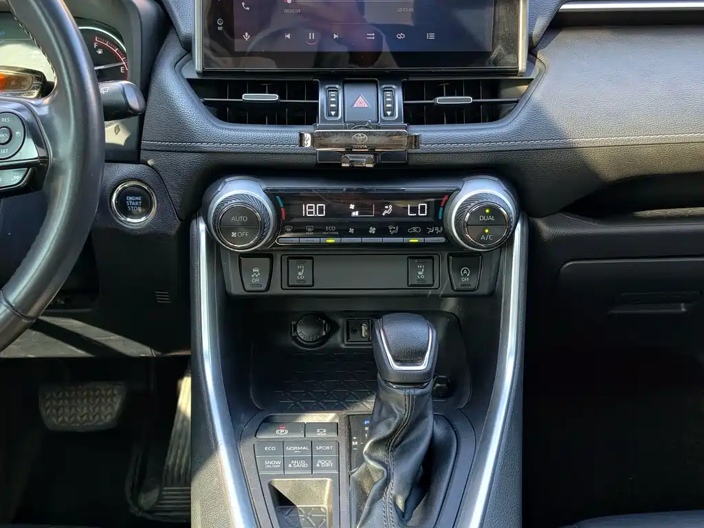 Toyota RAV4 — фото 19