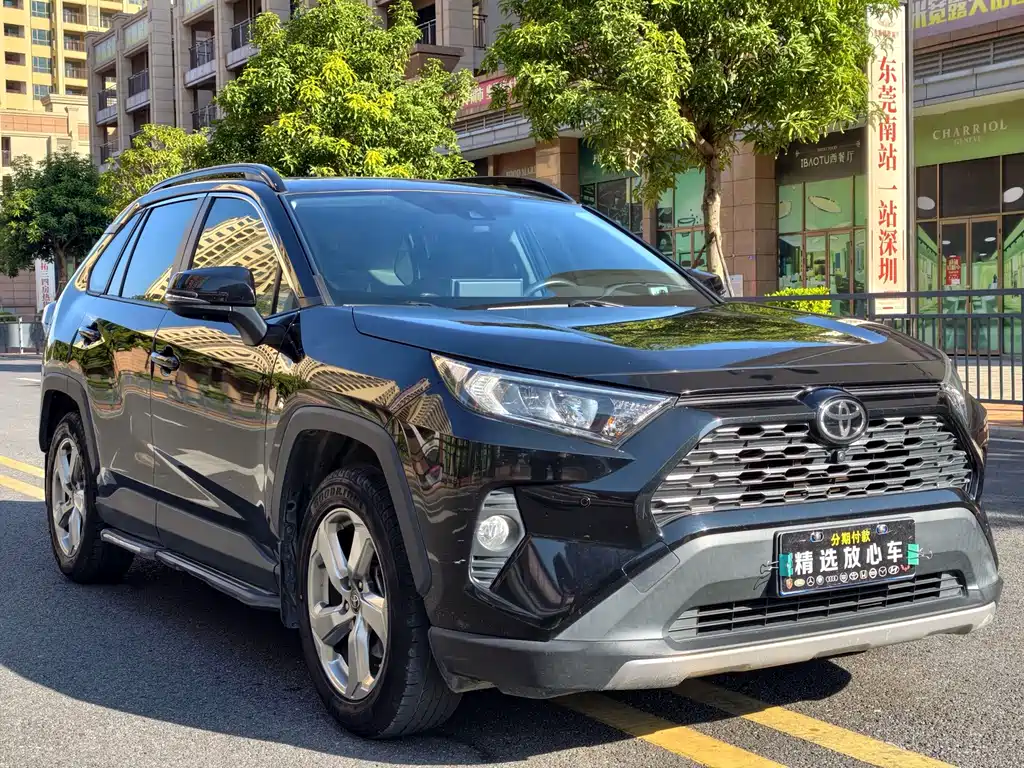 Toyota RAV4 — фото 3