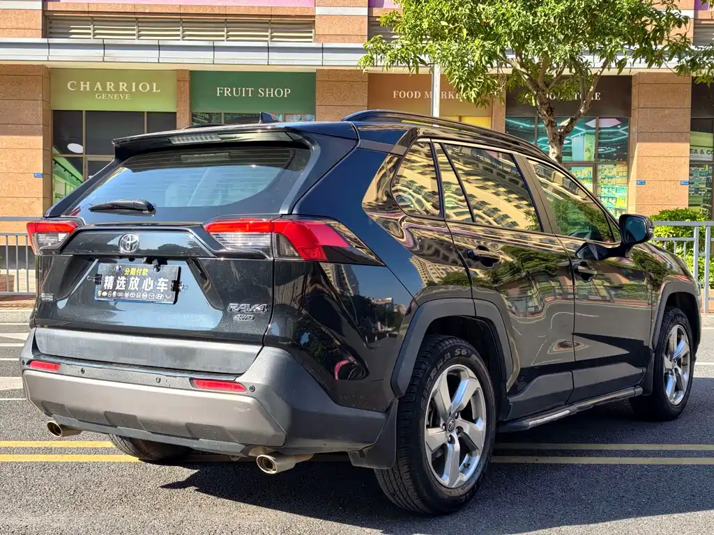 Toyota RAV4 — фото 4
