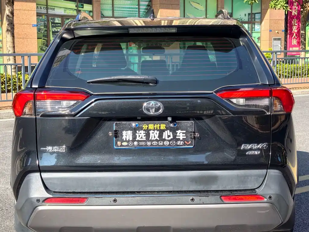 Toyota RAV4 — фото 5