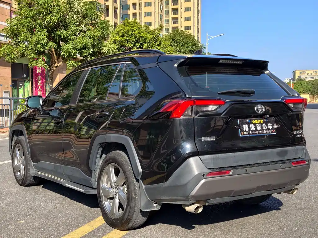 Toyota RAV4 — фото 6