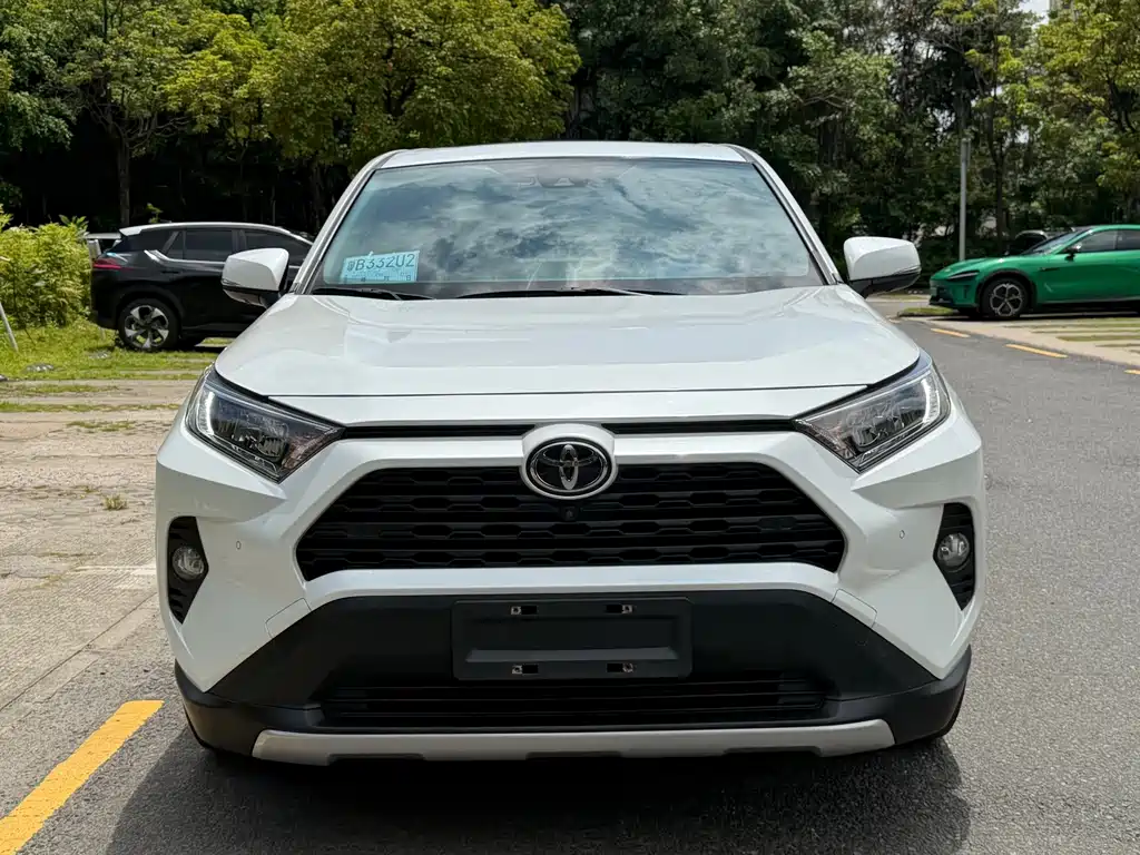 Toyota RAV4 — фото 2