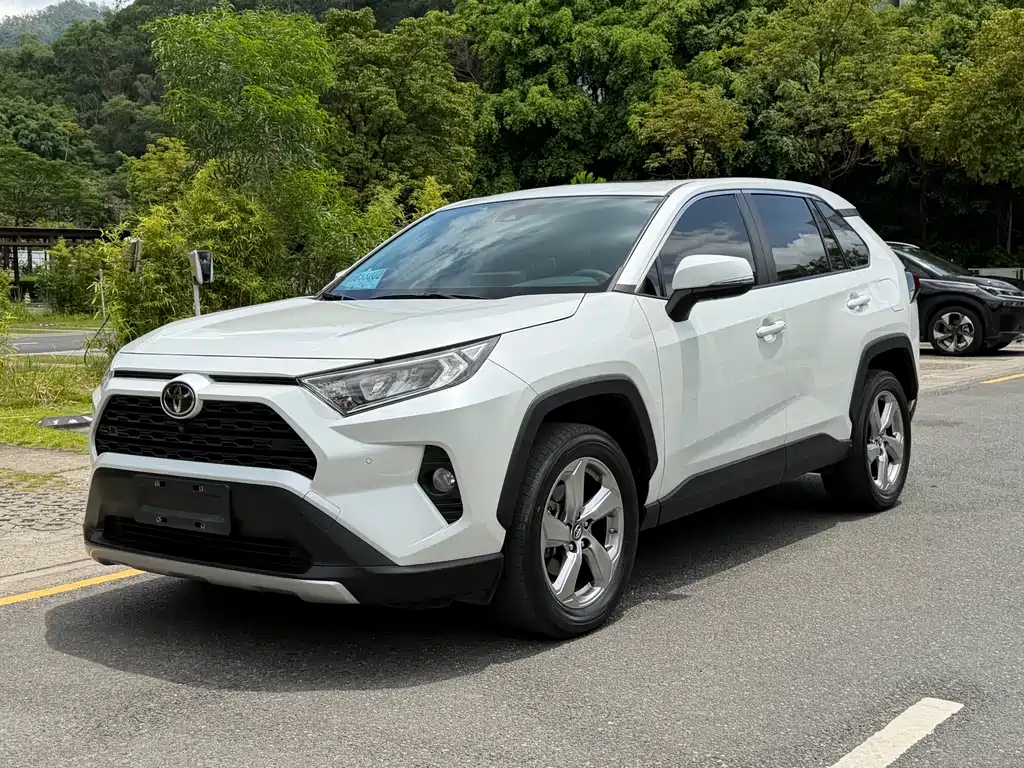 Toyota RAV4 — фото 3